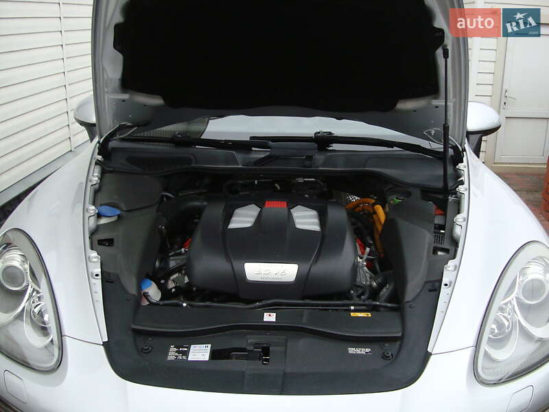 Внедорожник / Кроссовер Porsche Cayenne 2014 в Ровно