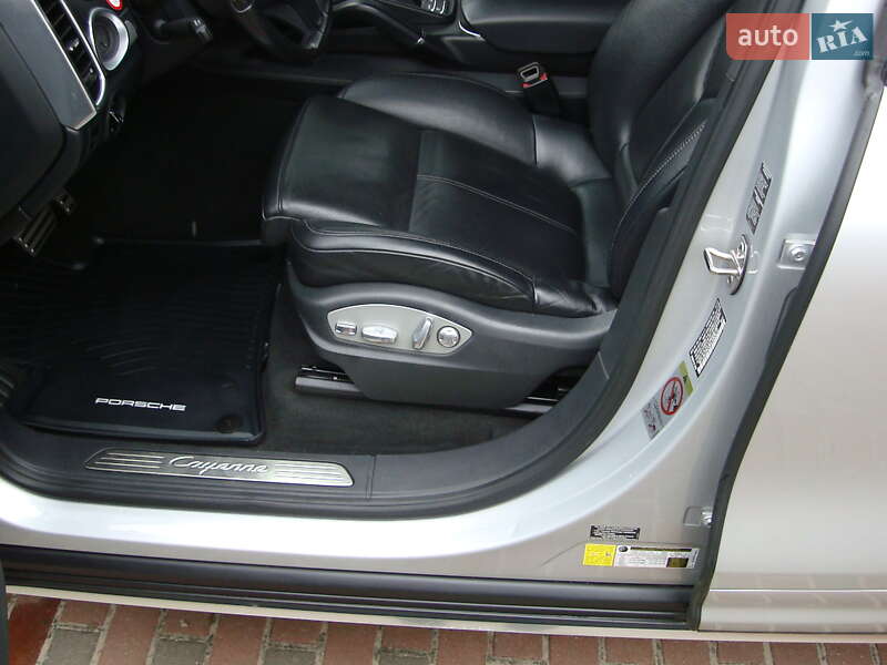 Внедорожник / Кроссовер Porsche Cayenne 2014 в Ровно