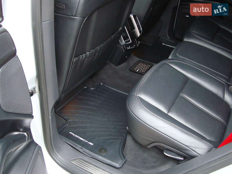 Внедорожник / Кроссовер Porsche Cayenne 2014 в Ровно