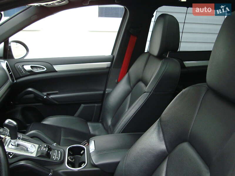 Внедорожник / Кроссовер Porsche Cayenne 2014 в Ровно