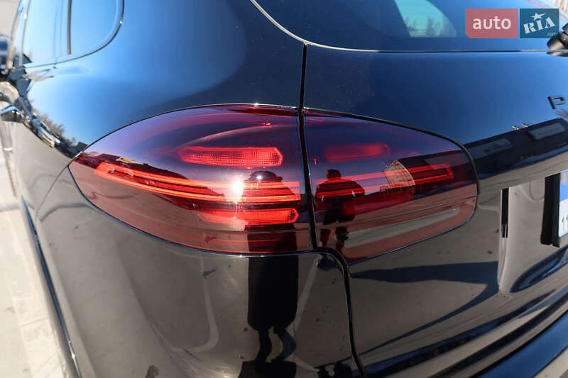 Внедорожник / Кроссовер Porsche Cayenne 2015 в Киеве