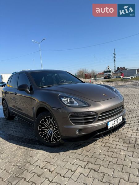 Позашляховик / Кросовер Porsche Cayenne 2012 в Луцьку