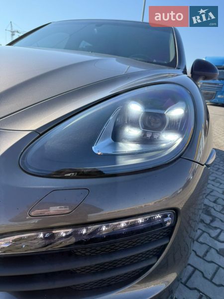 Позашляховик / Кросовер Porsche Cayenne 2012 в Луцьку