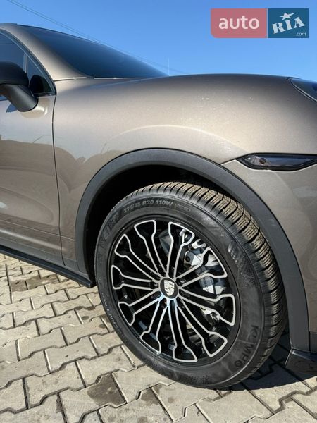 Позашляховик / Кросовер Porsche Cayenne 2012 в Луцьку
