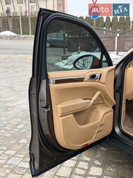 Внедорожник / Кроссовер Porsche Cayenne 2013 в Тернополе