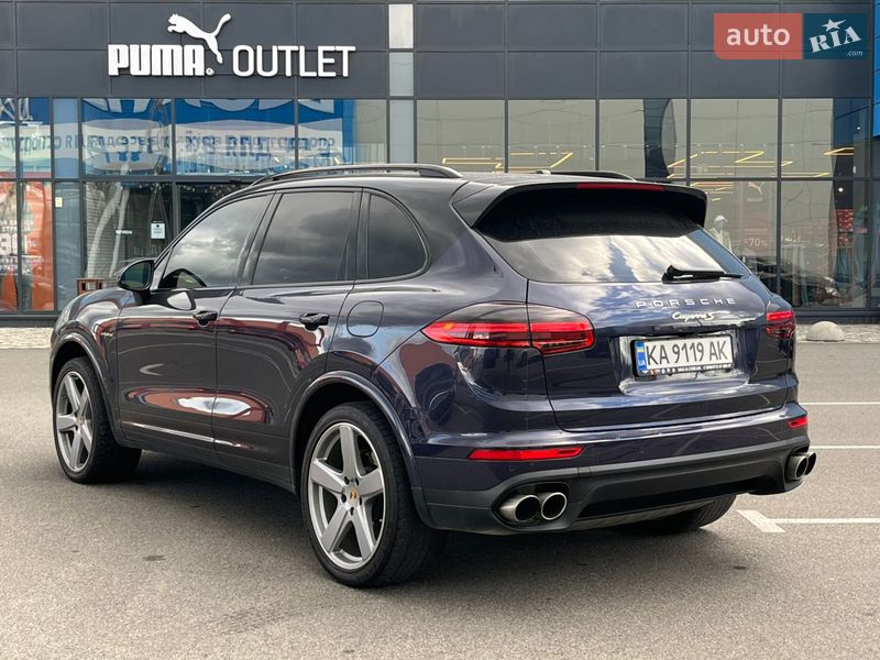 Внедорожник / Кроссовер Porsche Cayenne 2016 в Киеве