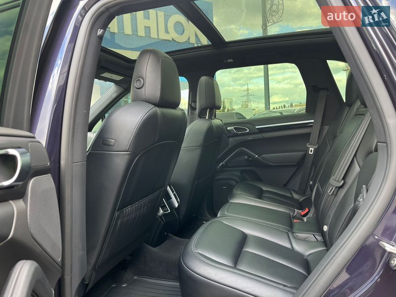 Внедорожник / Кроссовер Porsche Cayenne 2016 в Киеве