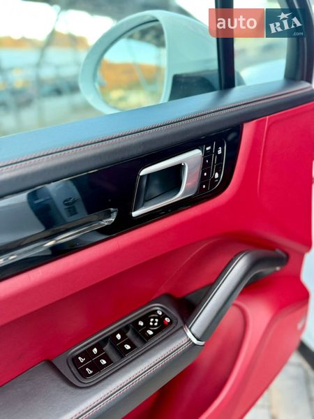 Внедорожник / Кроссовер Porsche Cayenne 2021 в Львове