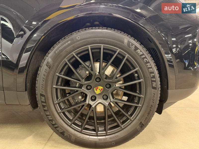 Внедорожник / Кроссовер Porsche Cayenne 2023 в Киеве