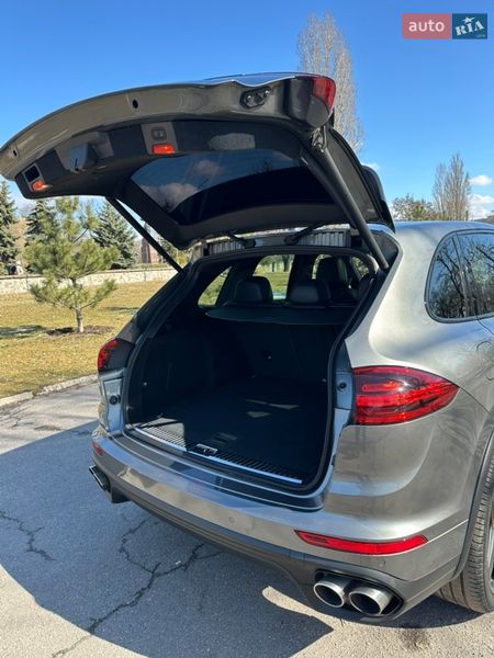 Позашляховик / Кросовер Porsche Cayenne 2015 в Кременчуці