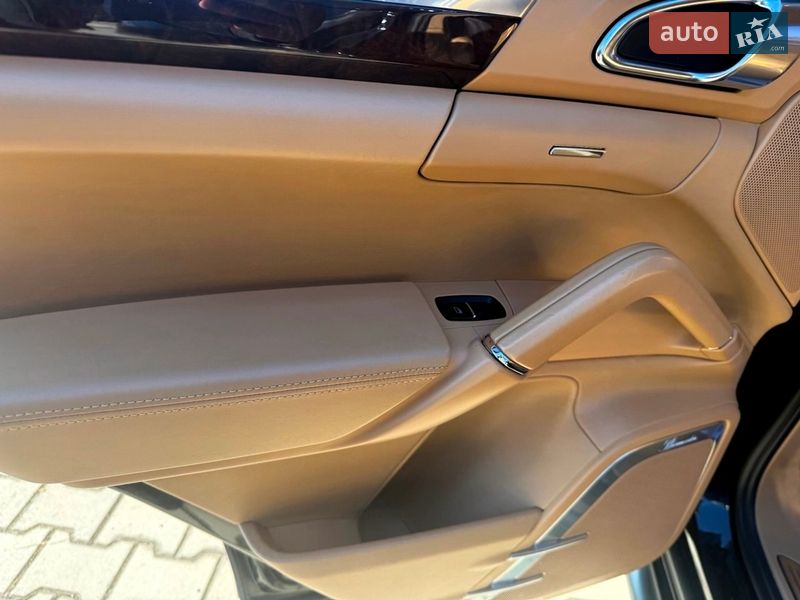 Внедорожник / Кроссовер Porsche Cayenne 2010 в Хмельницком