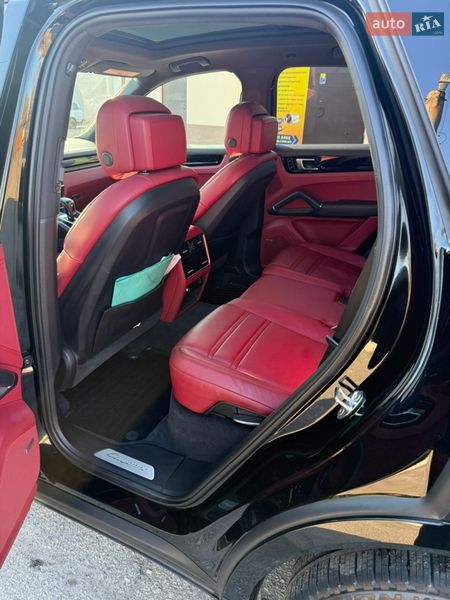 Внедорожник / Кроссовер Porsche Cayenne 2019 в Запорожье