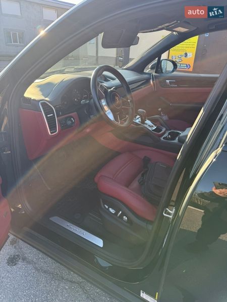 Внедорожник / Кроссовер Porsche Cayenne 2019 в Запорожье