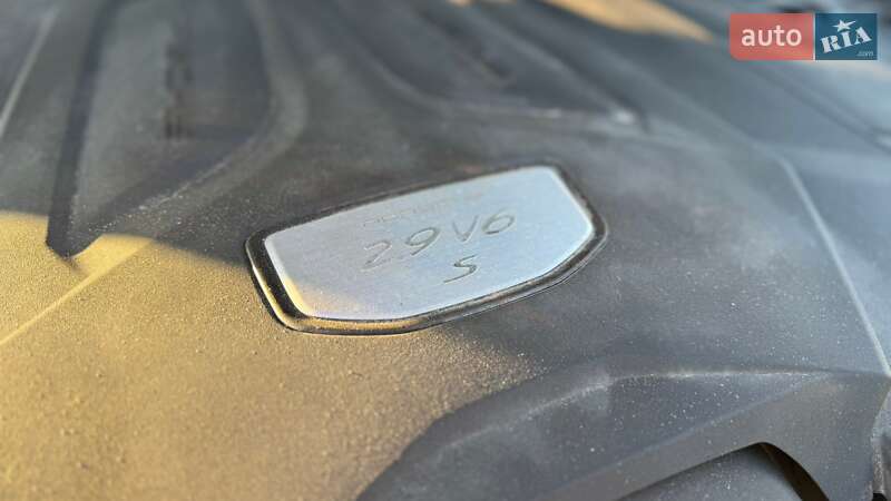 Внедорожник / Кроссовер Porsche Cayenne 2018 в Киеве