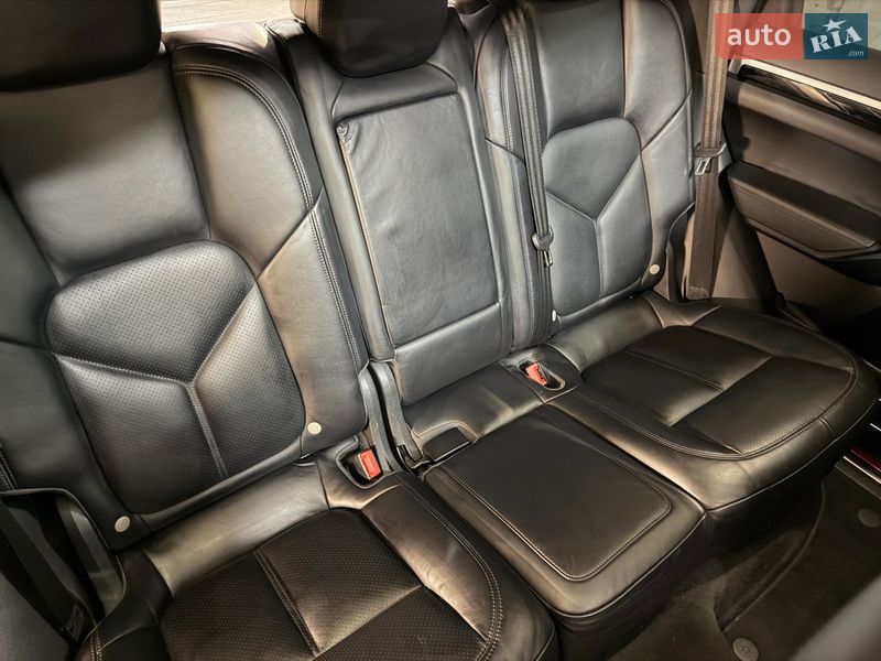 Внедорожник / Кроссовер Porsche Cayenne 2016 в Тернополе