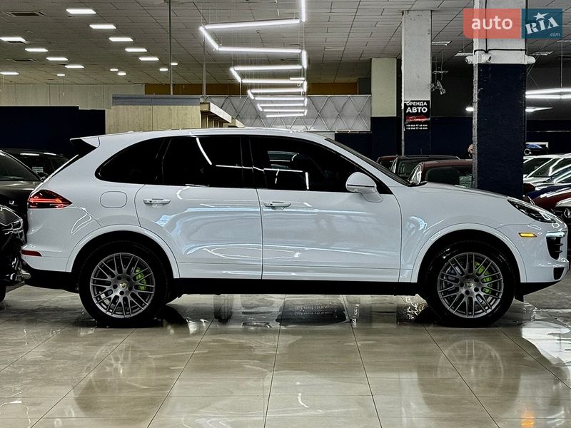 Внедорожник / Кроссовер Porsche Cayenne 2016 в Николаеве