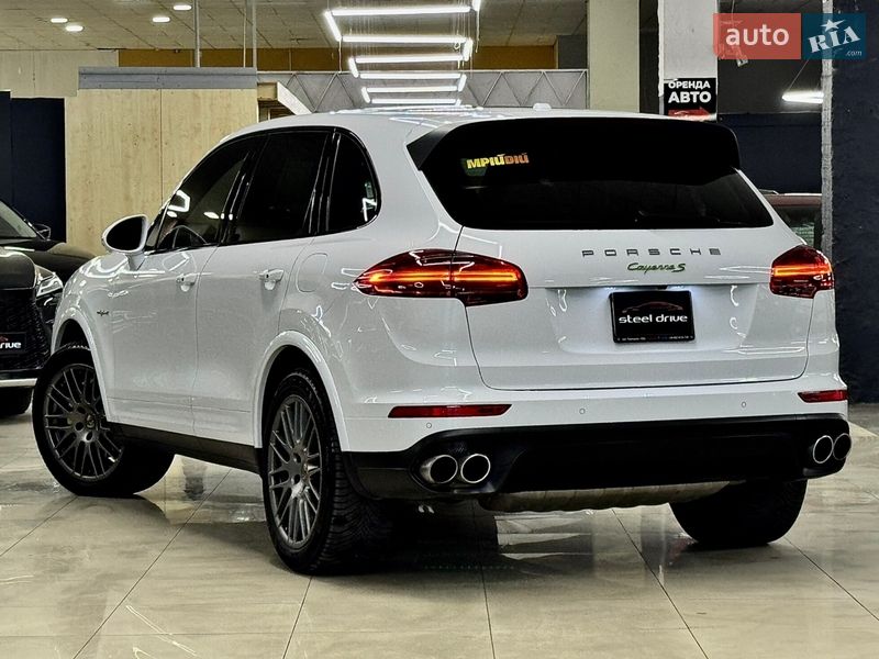 Внедорожник / Кроссовер Porsche Cayenne 2016 в Николаеве