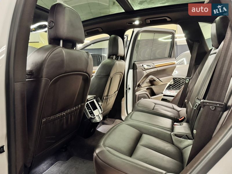 Внедорожник / Кроссовер Porsche Cayenne 2016 в Николаеве