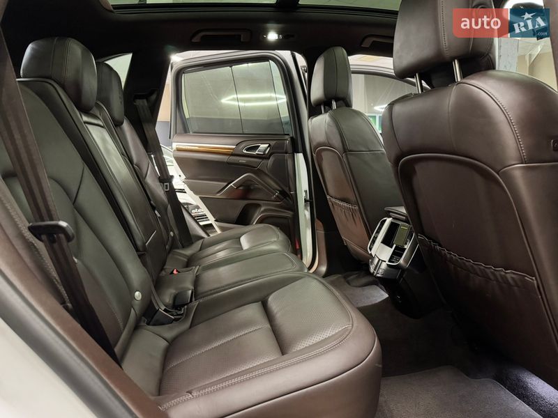 Внедорожник / Кроссовер Porsche Cayenne 2016 в Николаеве