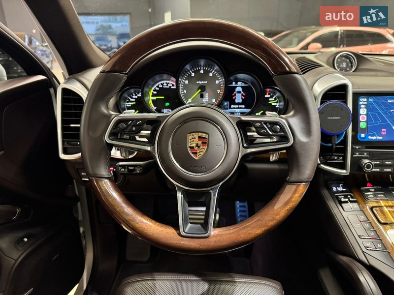 Внедорожник / Кроссовер Porsche Cayenne 2016 в Николаеве