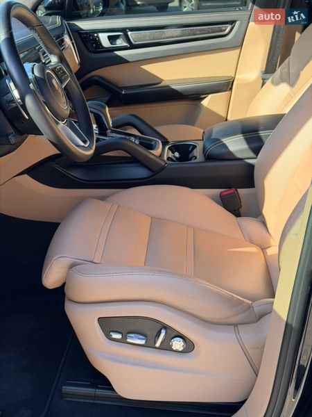 Внедорожник / Кроссовер Porsche Cayenne 2018 в Киеве