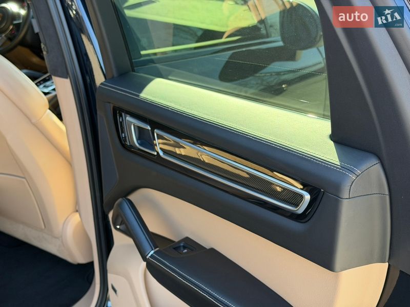 Внедорожник / Кроссовер Porsche Cayenne 2018 в Киеве