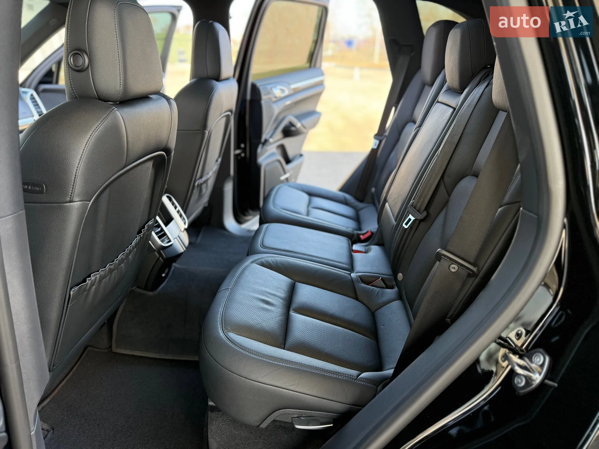 2016 Porsche Cayenne - мініатюра 26