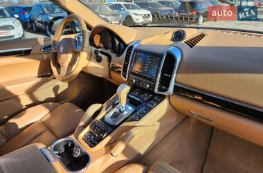Внедорожник / Кроссовер Porsche Cayenne 2012 в Киеве