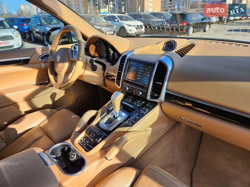 Внедорожник / Кроссовер Porsche Cayenne 2012 в Киеве