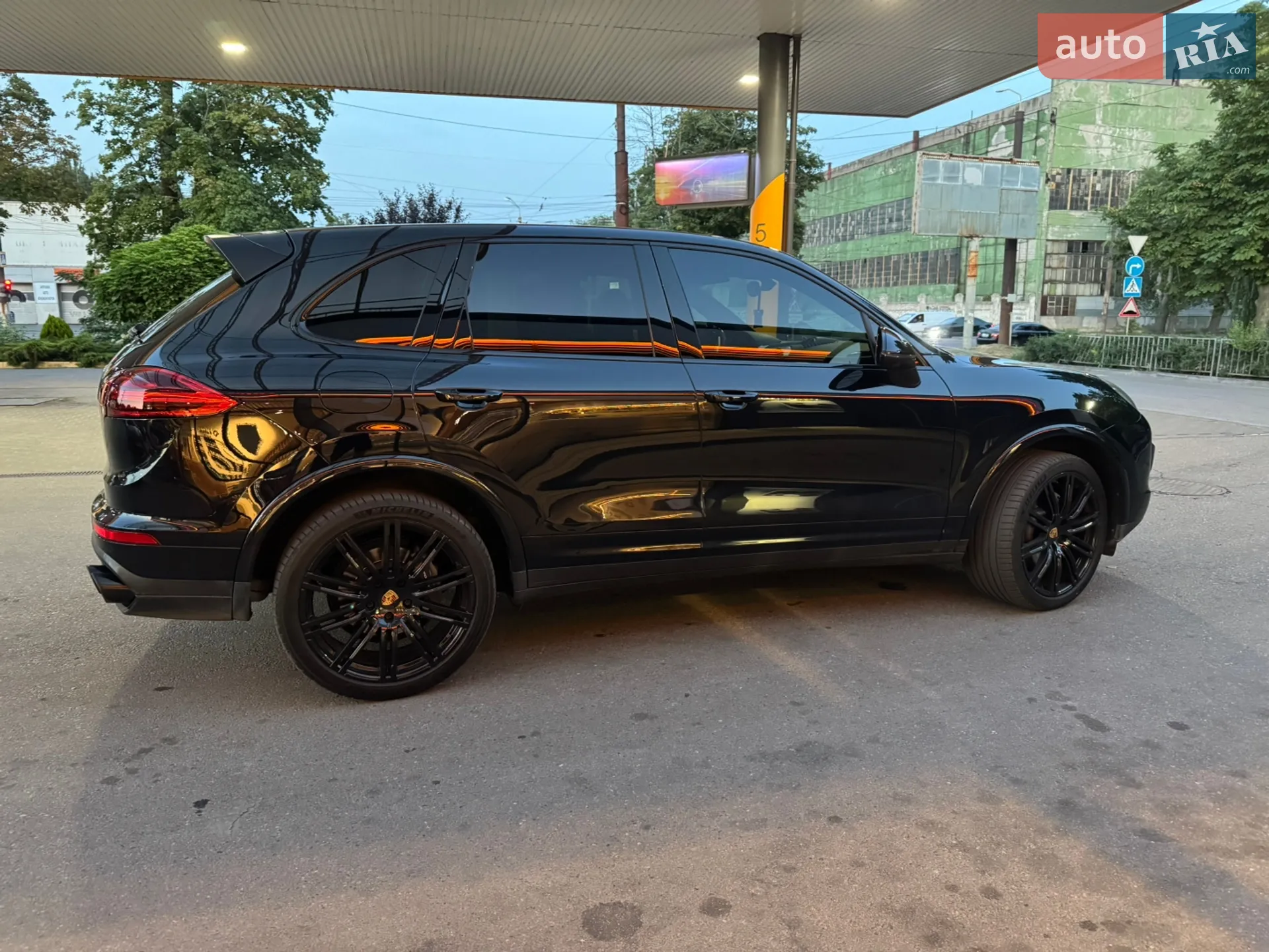 2016 Porsche Cayenne - мініатюра 23