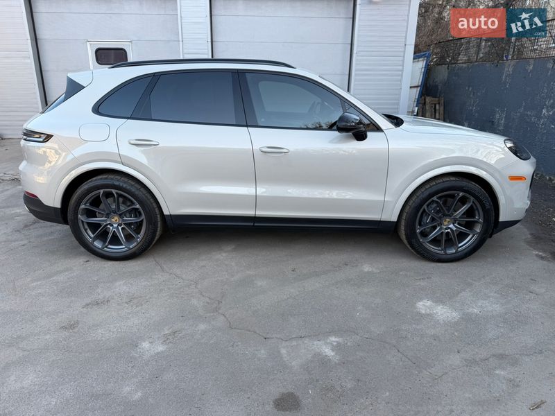 Внедорожник / Кроссовер Porsche Cayenne 2023 в Киеве