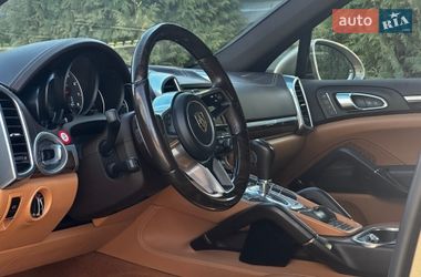 Позашляховик / Кросовер Porsche Cayenne 2016 в Львові