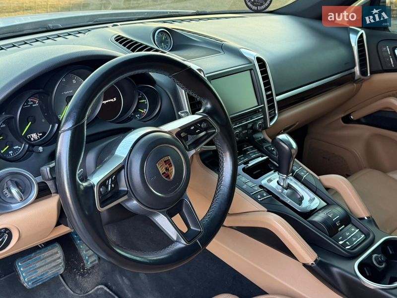 Внедорожник / Кроссовер Porsche Cayenne 2015 в Киеве