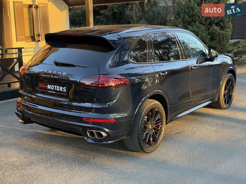 Внедорожник / Кроссовер Porsche Cayenne 2015 в Киеве