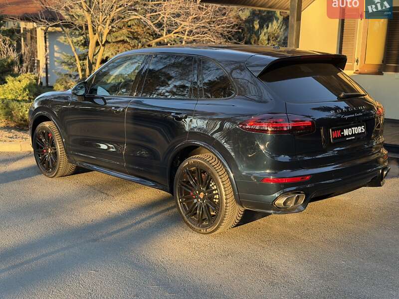 Внедорожник / Кроссовер Porsche Cayenne 2015 в Киеве