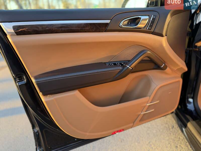 Внедорожник / Кроссовер Porsche Cayenne 2015 в Киеве