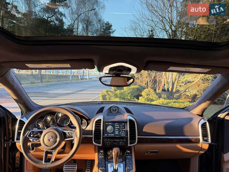 Внедорожник / Кроссовер Porsche Cayenne 2015 в Киеве