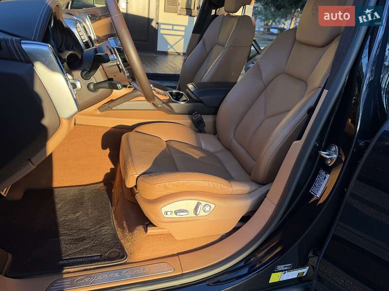 Внедорожник / Кроссовер Porsche Cayenne 2015 в Киеве