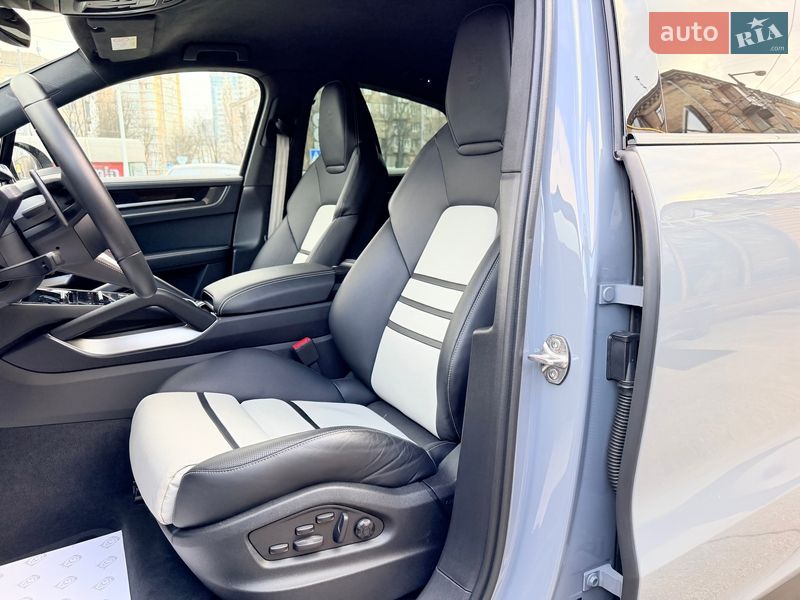 Внедорожник / Кроссовер Porsche Cayenne 2025 в Киеве