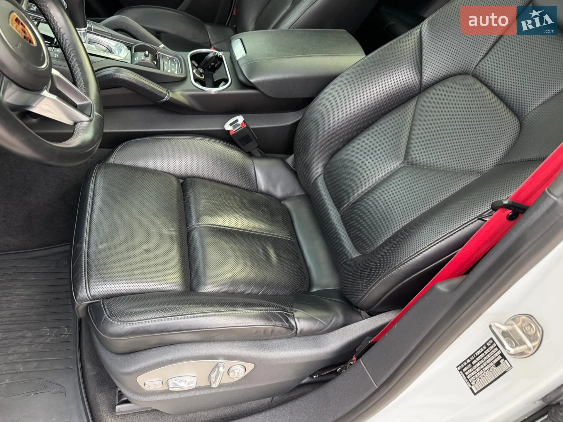 2016 Porsche Cayenne - мініатюра 34