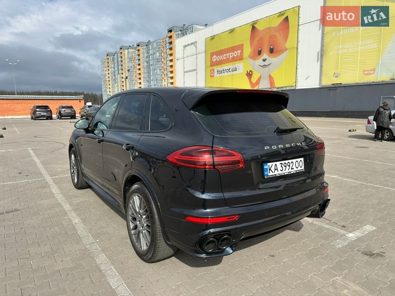 Внедорожник / Кроссовер Porsche Cayenne 2015 в Киеве