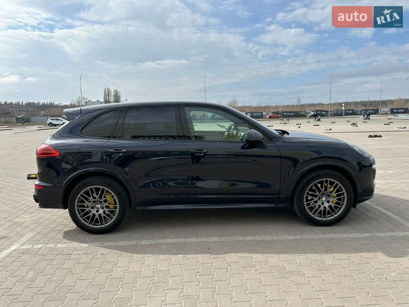 Внедорожник / Кроссовер Porsche Cayenne 2015 в Киеве