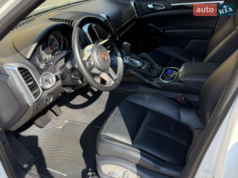 Позашляховик / Кросовер Porsche Cayenne 2016 в Софіївській Борщагівці