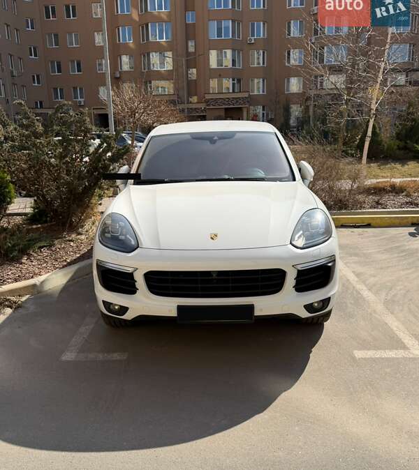 Позашляховик / Кросовер Porsche Cayenne 2016 в Софіївській Борщагівці