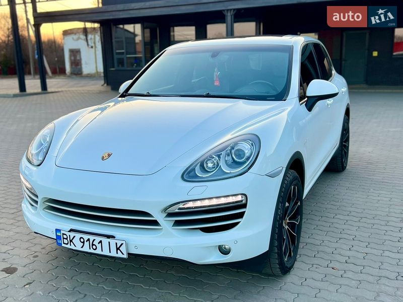 Позашляховик / Кросовер Porsche Cayenne 2014 в Нововолинську