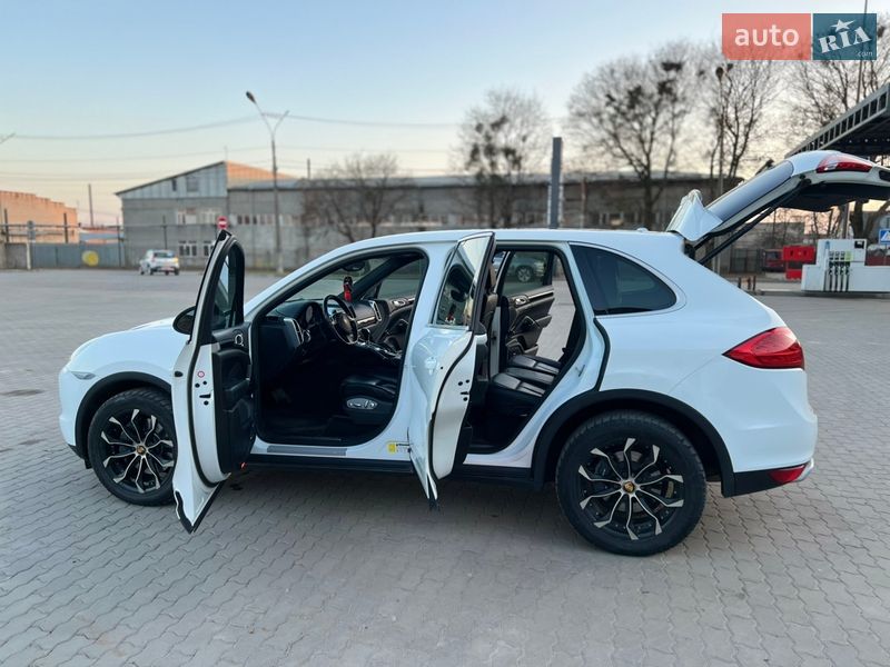 Позашляховик / Кросовер Porsche Cayenne 2014 в Нововолинську