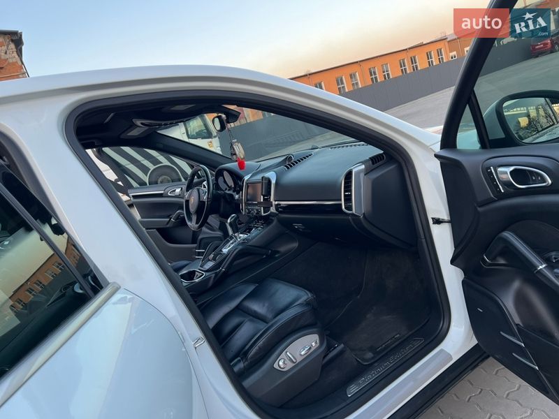 Позашляховик / Кросовер Porsche Cayenne 2014 в Нововолинську