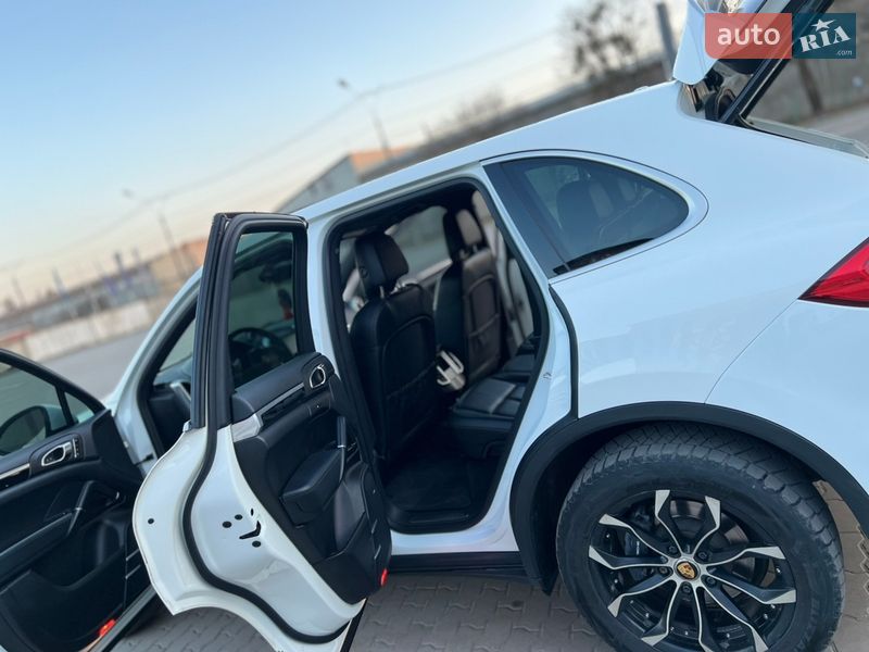 Позашляховик / Кросовер Porsche Cayenne 2014 в Нововолинську