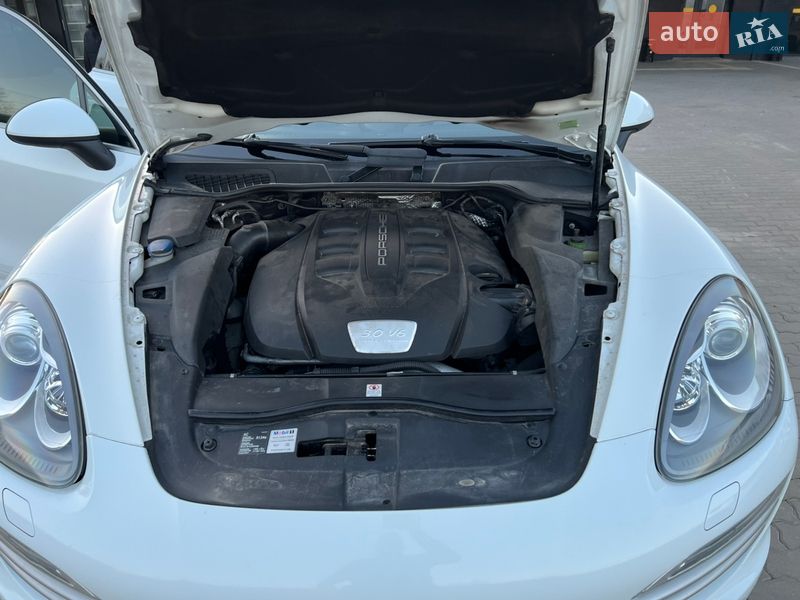 Позашляховик / Кросовер Porsche Cayenne 2014 в Нововолинську