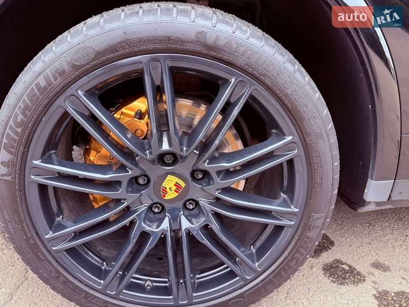 Позашляховик / Кросовер Porsche Cayenne 2016 в Дніпрі